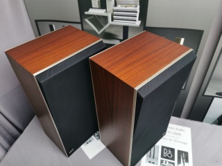 BEOVOX S 45.2 SPEAKERS WITH STANDS